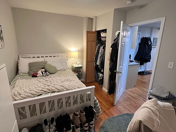 3rd image of 218 Hanover St #1