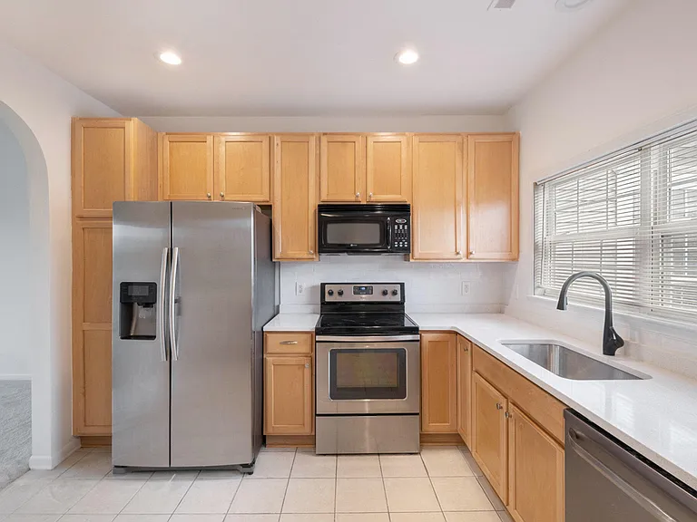 2925 N Knightsbridge Cir — Photo 12