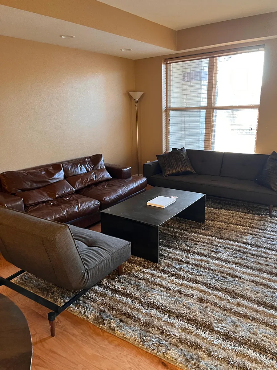 Building Photo - 2240 N Clay St #206