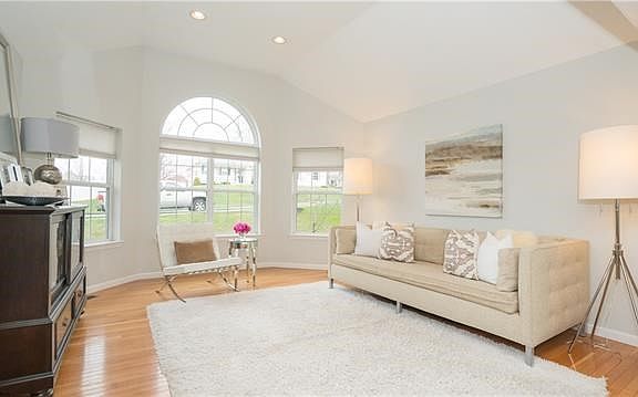 4th image of 31 Maiden Ln