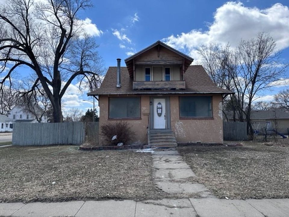1st image of 402 W 11th St #&-1016