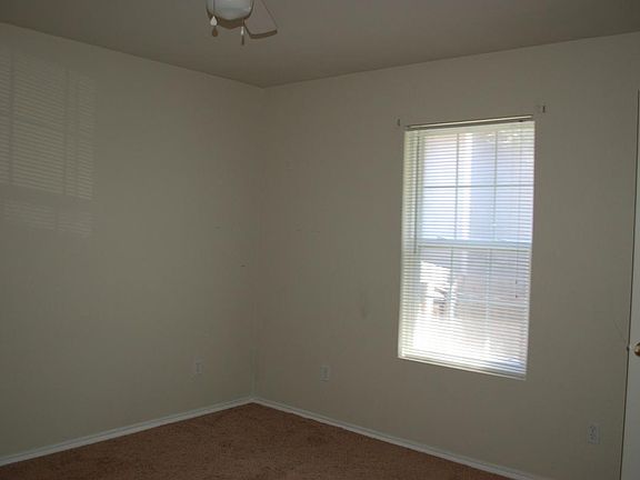 4th image of 307 Briar Cir E