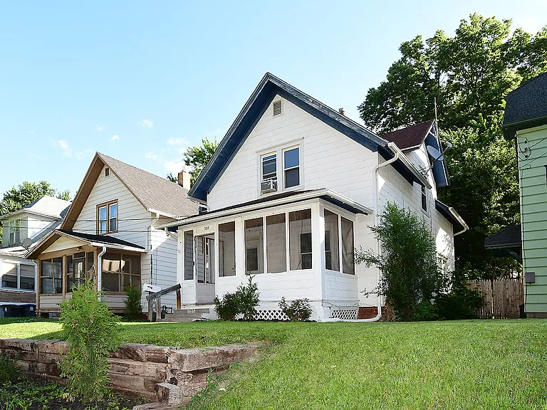 355 Lincoln Ave — Photo 2