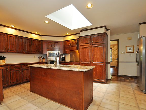 4th image of 706 Fox Hunt Dr