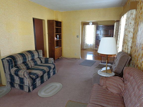 3rd image of 323 Woodlawn Ave