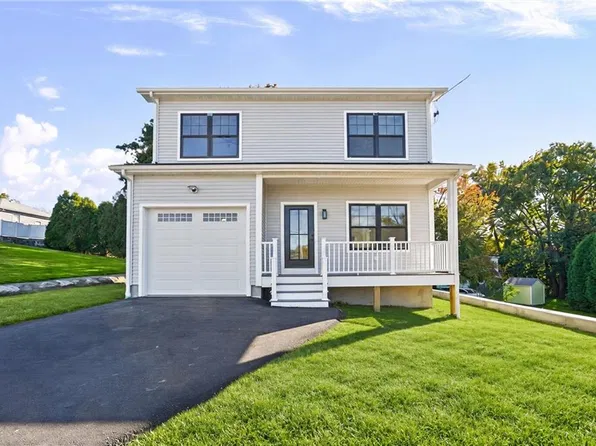 24 Brentwood Dr, Johnston, RI 02919
