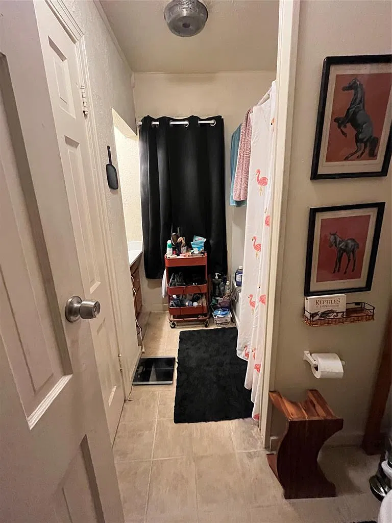 3 bed, 1.0 bath, 1200 sqft, $2,200 — Photo 4
