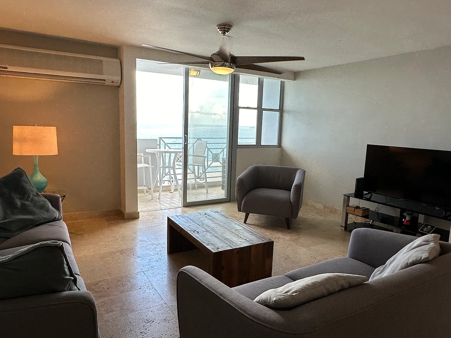 3 bed, 1400 sqft, $4,500 — Photo 2