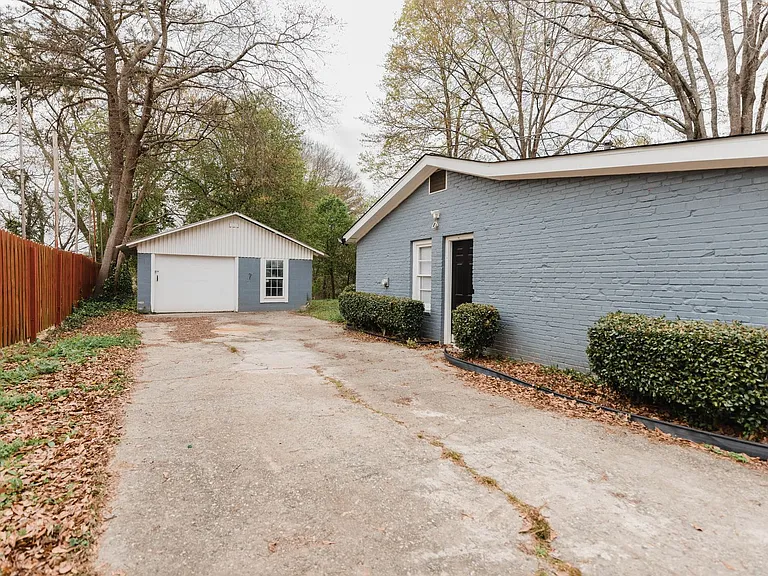 2780 Hall Dr SE — Photo 3
