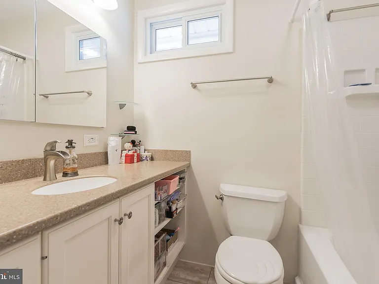 7011 Hadlow Dr — Photo 24