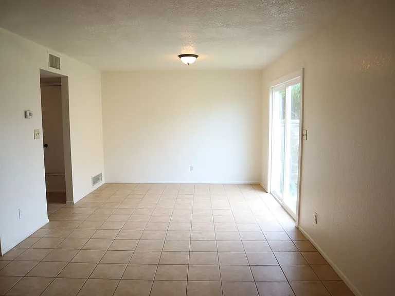 4241 Plaza Oro Loma #B — Photo 11