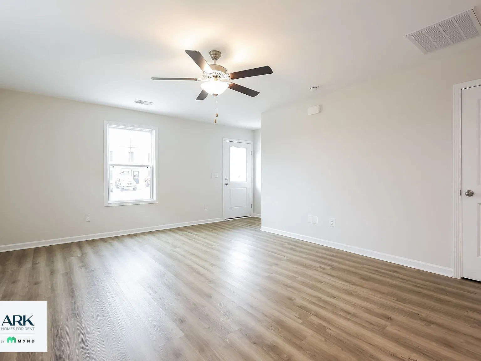 3 bed, 3.5 bath, 1710 sqft, $1,649 — Photo 3