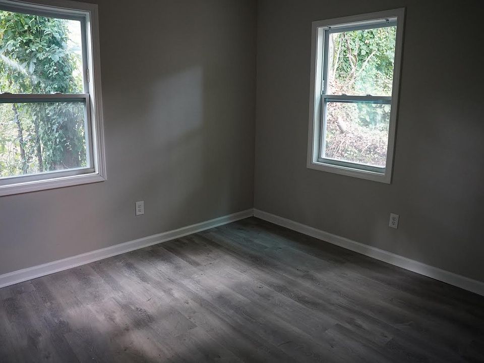 2nd image of 396 Rawson St SW #12