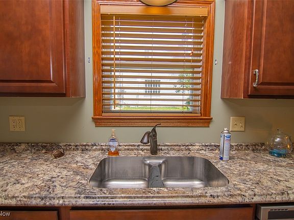 5th image of 103 Park Dr