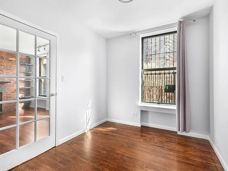 27 Essex St #3B — Photo 3