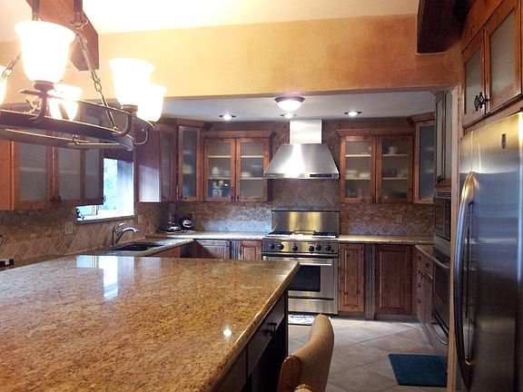 5th image of 220 Childe Dr
