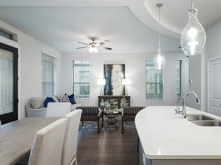1115 Manacor Ln — Photo 12