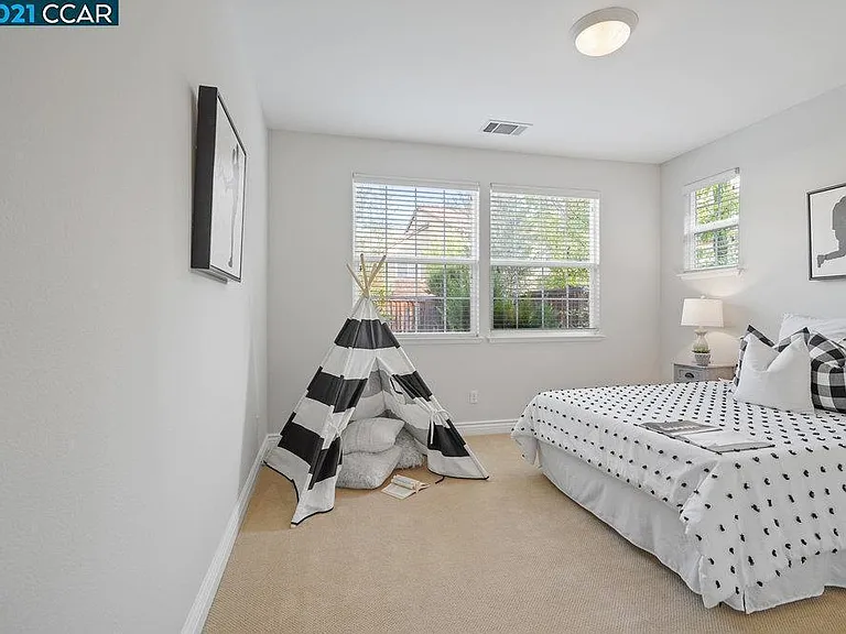 513 Wells Ct — Photo 8