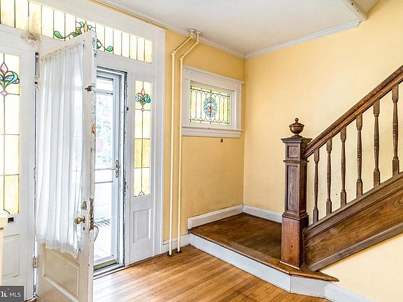 4th image of 3019 Glenmore Ave