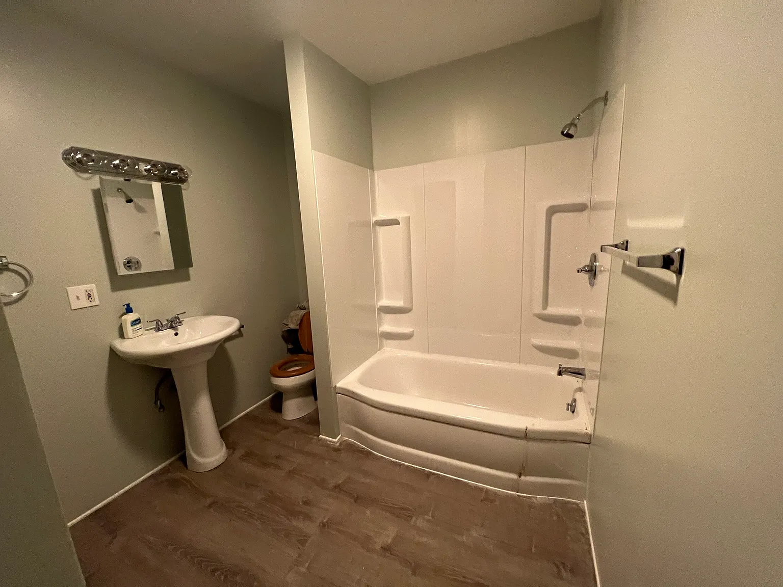 3 bed, 1000 sqft, $1,150 — Photo 1