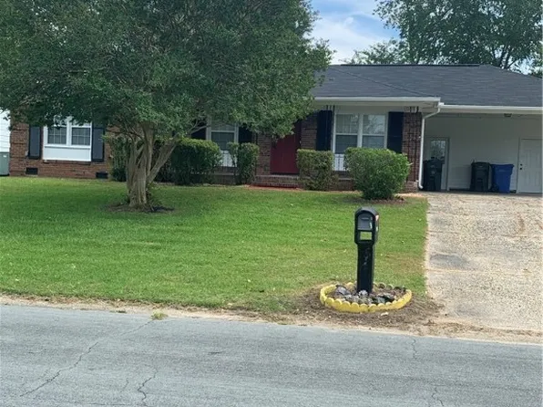 340 Glen Canyon Dr, Fayetteville, NC 28303