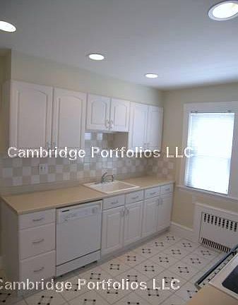 4th image of 110 Poplar St #1
