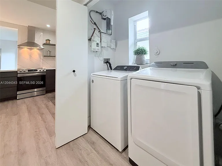 9008 Emerson Ave — Photo 35