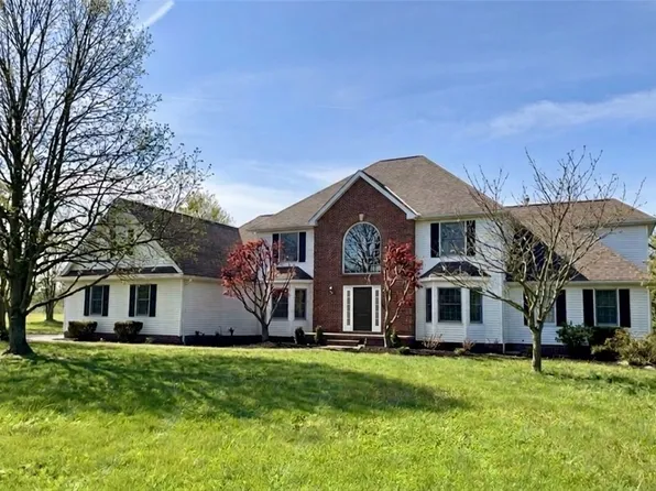 11379 Woodiebrook Rd, Chardon, OH 44024