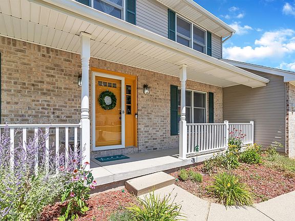 2nd image of 3820 Bush Gardens Ln