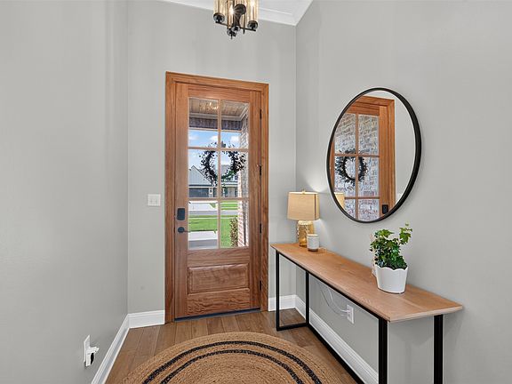 5th image of 329 Newport Ln