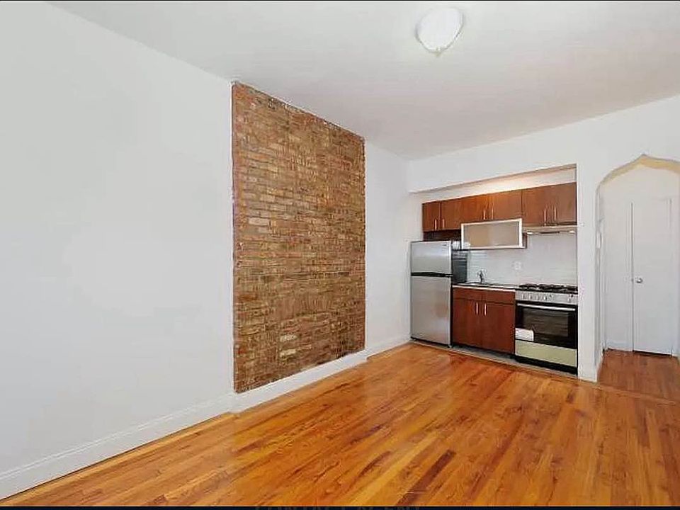 1st image of 453 W 47th St APT 4R