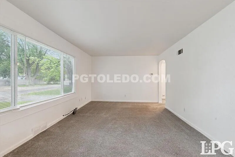 2 bed, 1.0 bath, 752 sqft, $1,000 — Photo 4