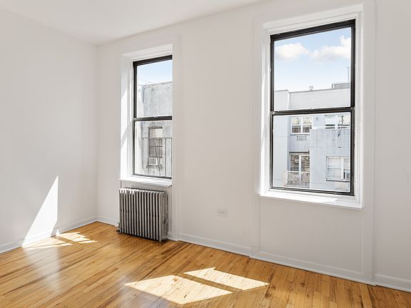 2nd image of 630 E 9th St APT 19