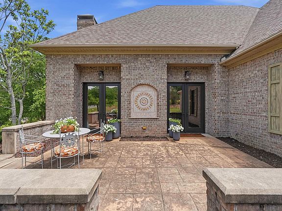 3rd image of 143 Courts Ln