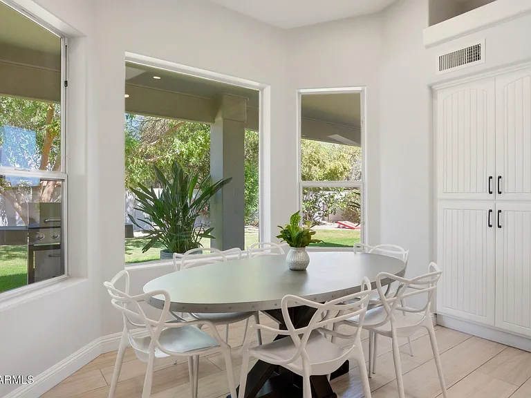 9458 E Desert Cove Ave — Photo 8