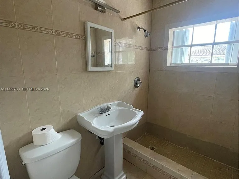 1435 NE 173rd St — Photo 9