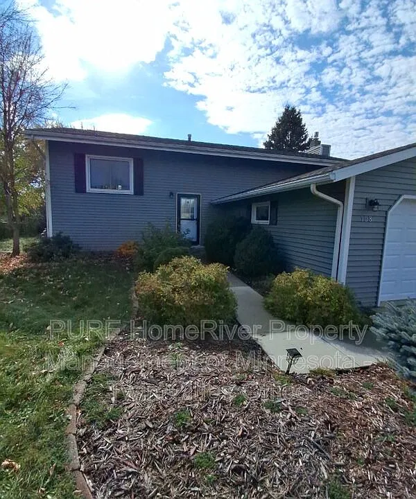 108 Country Ct NE
