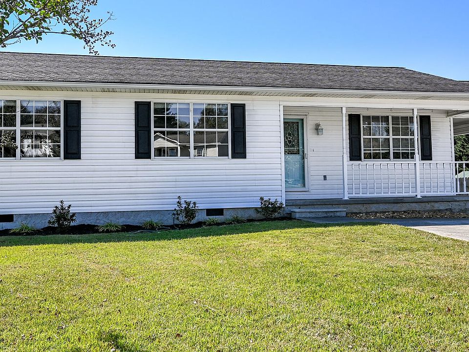 1st image of 756 Crab Apple Ln SE