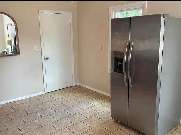 527 Price St — Photo 1