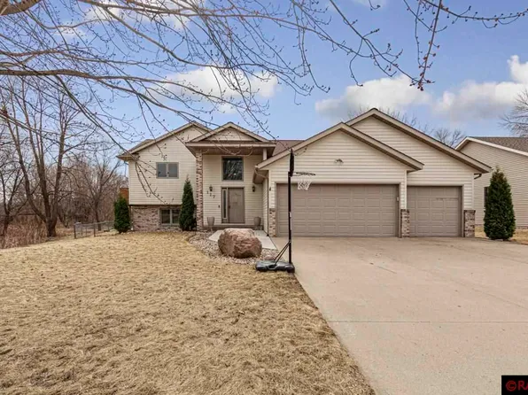 117 Connie Ln, Eagle Lake, MN 56024