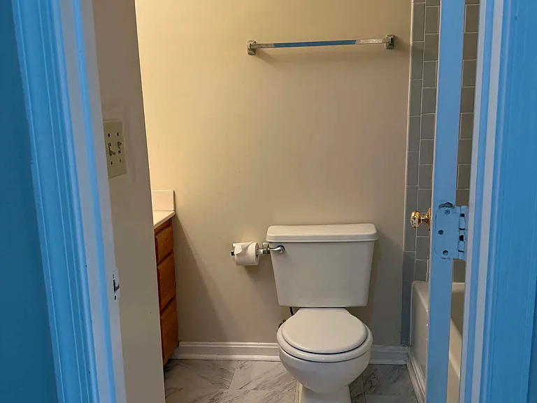 Upstairs Bathroom/Shower