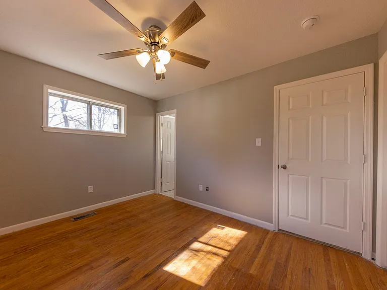 1809 W Center Ave — Photo 28