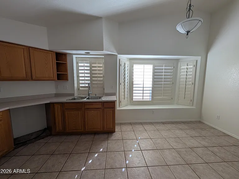 8918 W Paradise Ln — Photo 6
