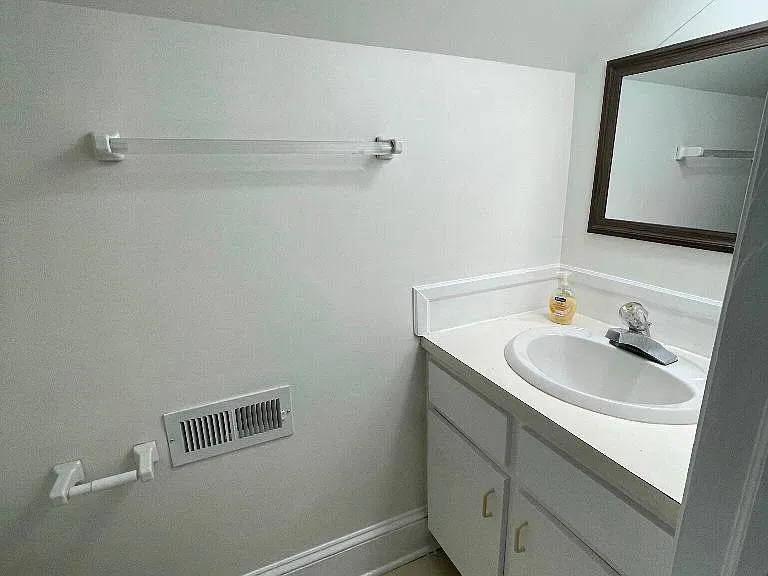 1203 E 5th St #B — Photo 12