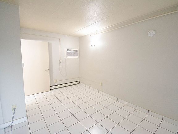 4th image of 512 3rd Ave SW #4