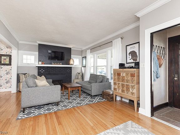 5th image of 1657 Lewis Dr