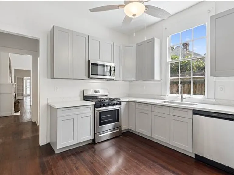 814 Gallier St — Photo 9