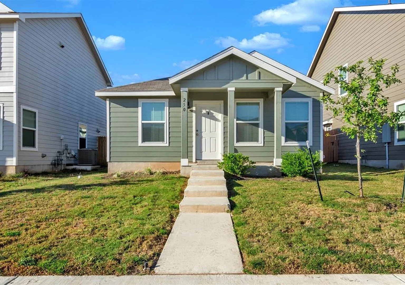 Beautiful 3-Bedroom Kyle Home with Office/Flex Space Lawn Care & Pest Control Included! — Photo 1