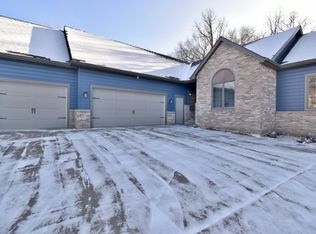 902 Wildflower Ln, Sauk Rapids, MN 56379