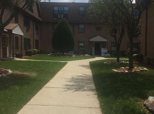 21 N End Dr, Secaucus, NJ 07094
